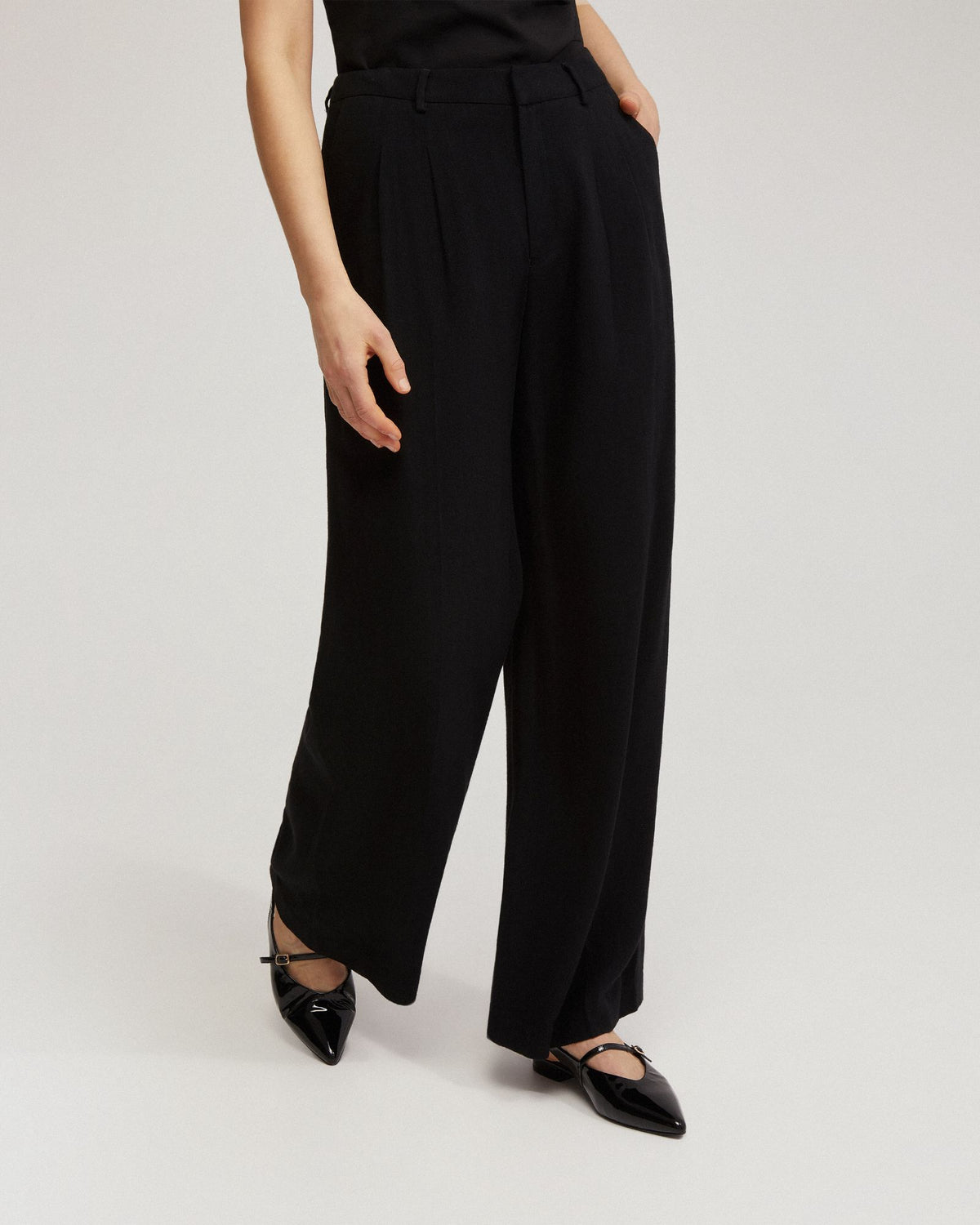 SONIA PLEATED FRONT PANTS WOMENS PANTS