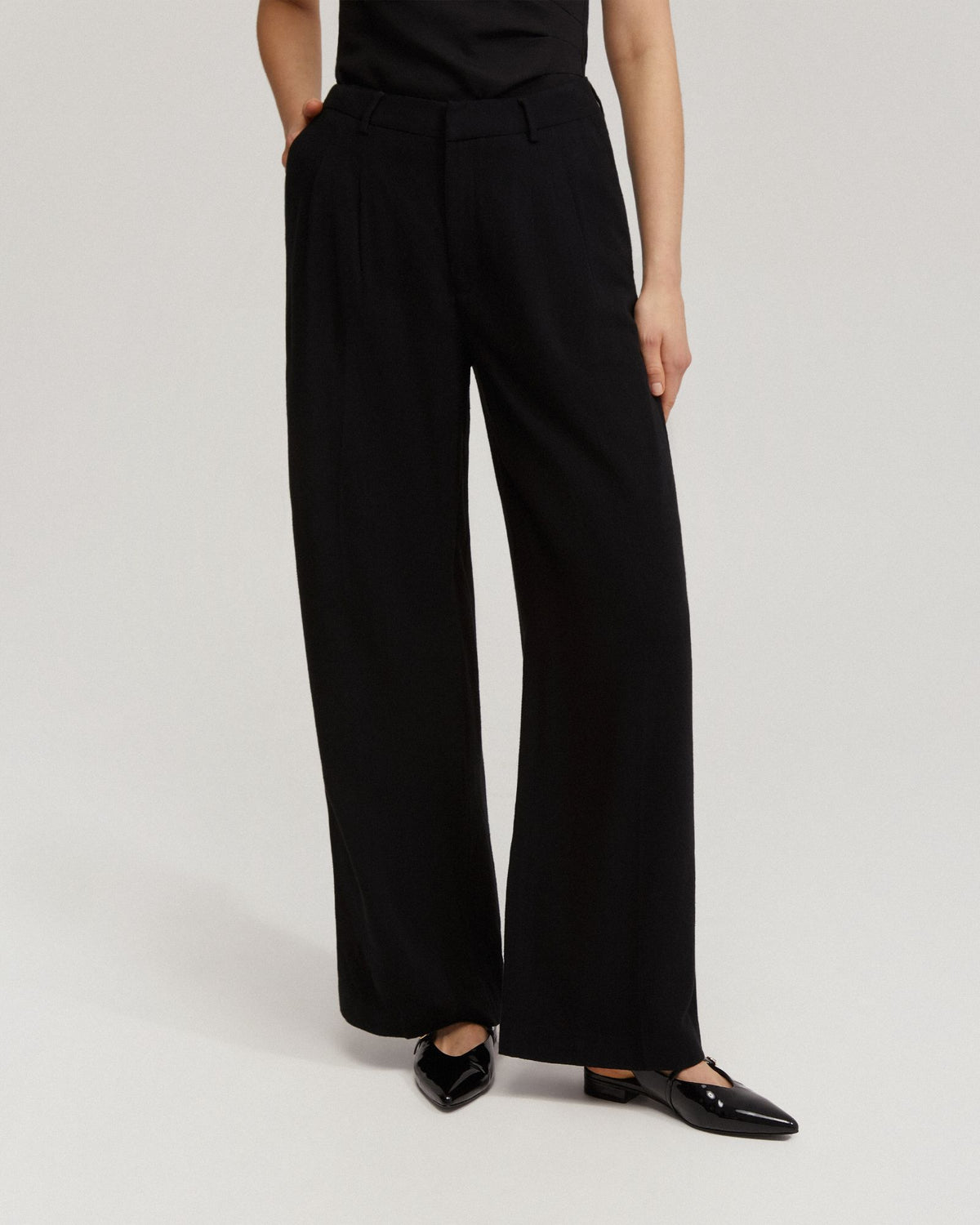 SONIA PLEATED FRONT PANTS WOMENS PANTS