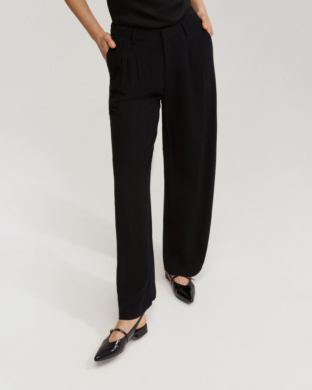 SONIA PLEATED FRONT PANTS WOMENS PANTS