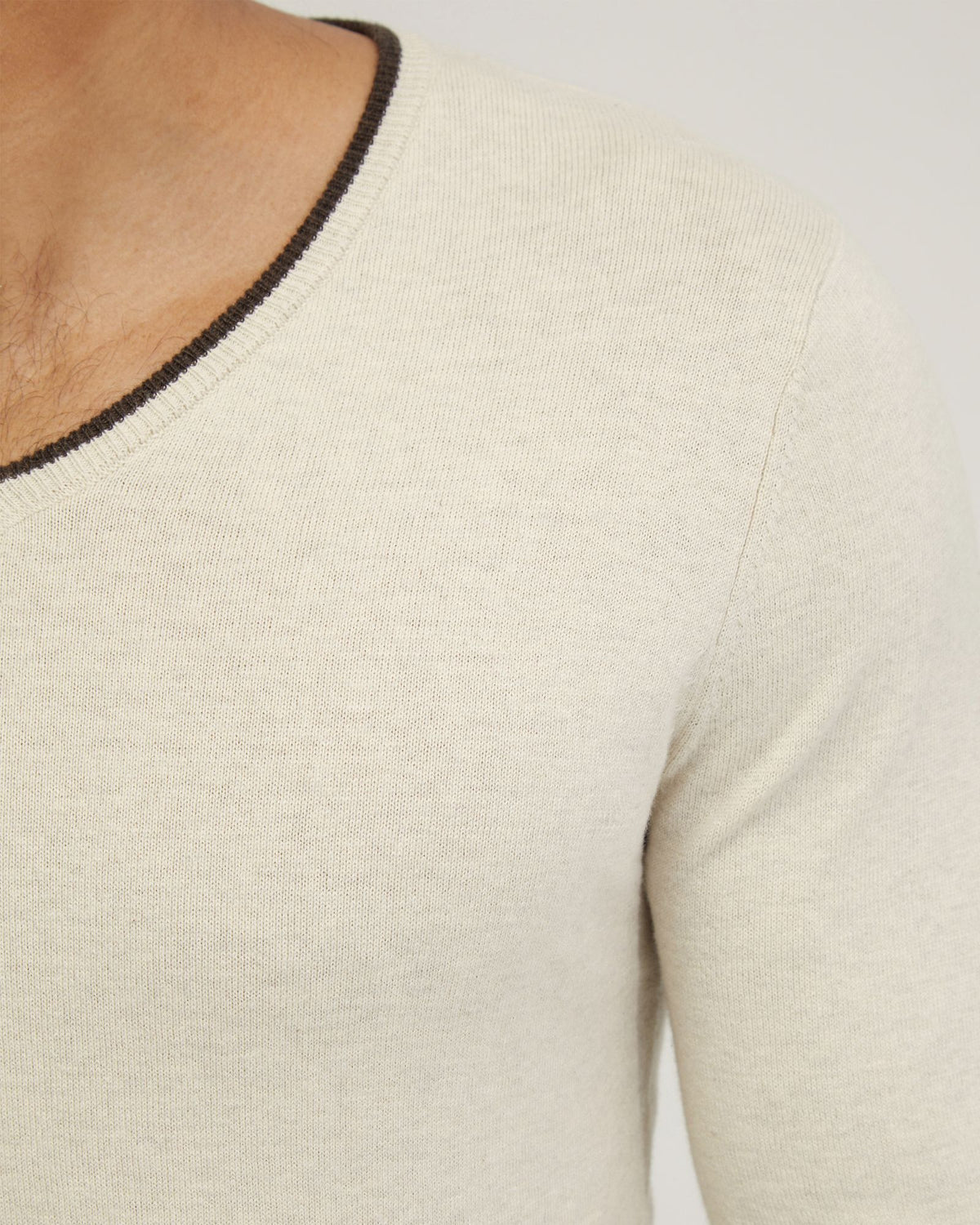 TIPPING V-NECK KNITTED TOP MENS KNITWEAR