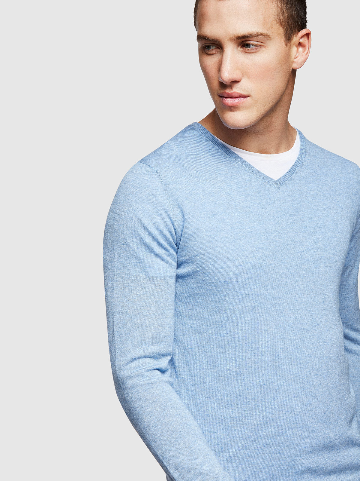 WOOL VISCOSE V-NECK KNIT