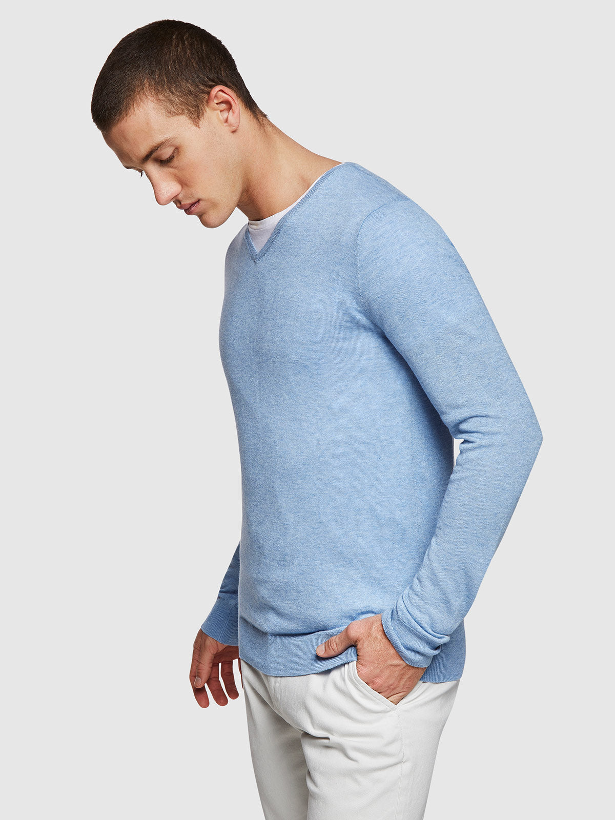 WOOL VISCOSE V-NECK KNIT