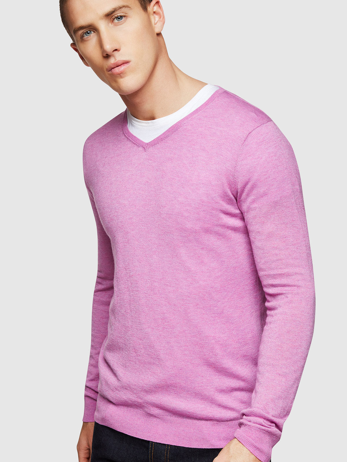 WOOL VISCOSE V-NECK KNIT