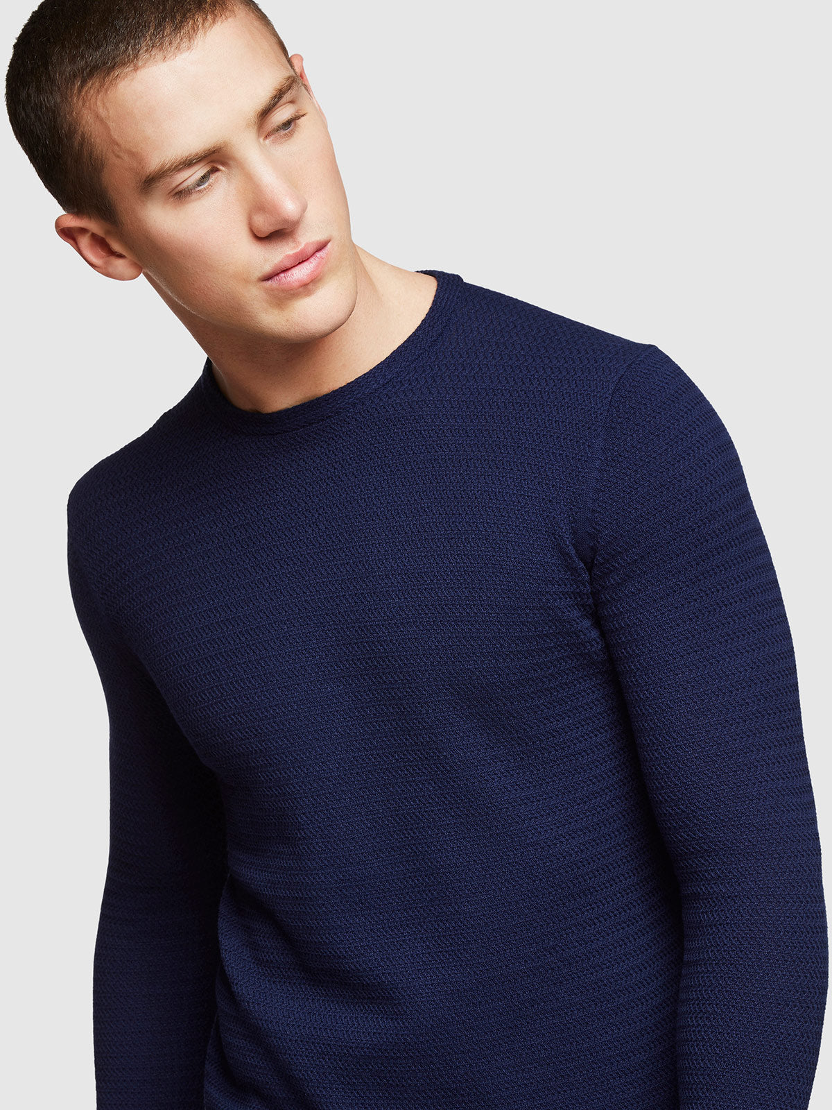 BARTON TEXTURED CREW NECK PULLOVER